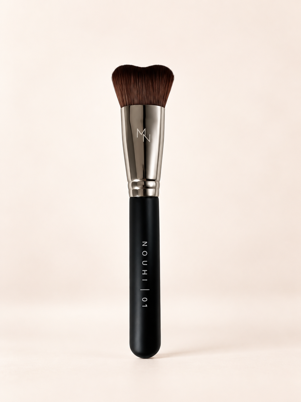 Pinceau de maquillage N°1 Maison Nouhi, tête sculptante en M inspirée du Gua Sha