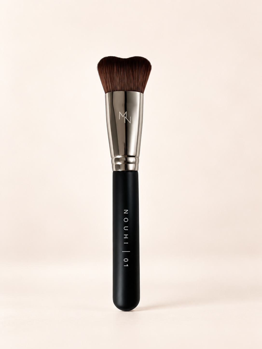 Pinceau de maquillage N°1 Maison Nouhi, tête sculptante en M inspirée du Gua Sha